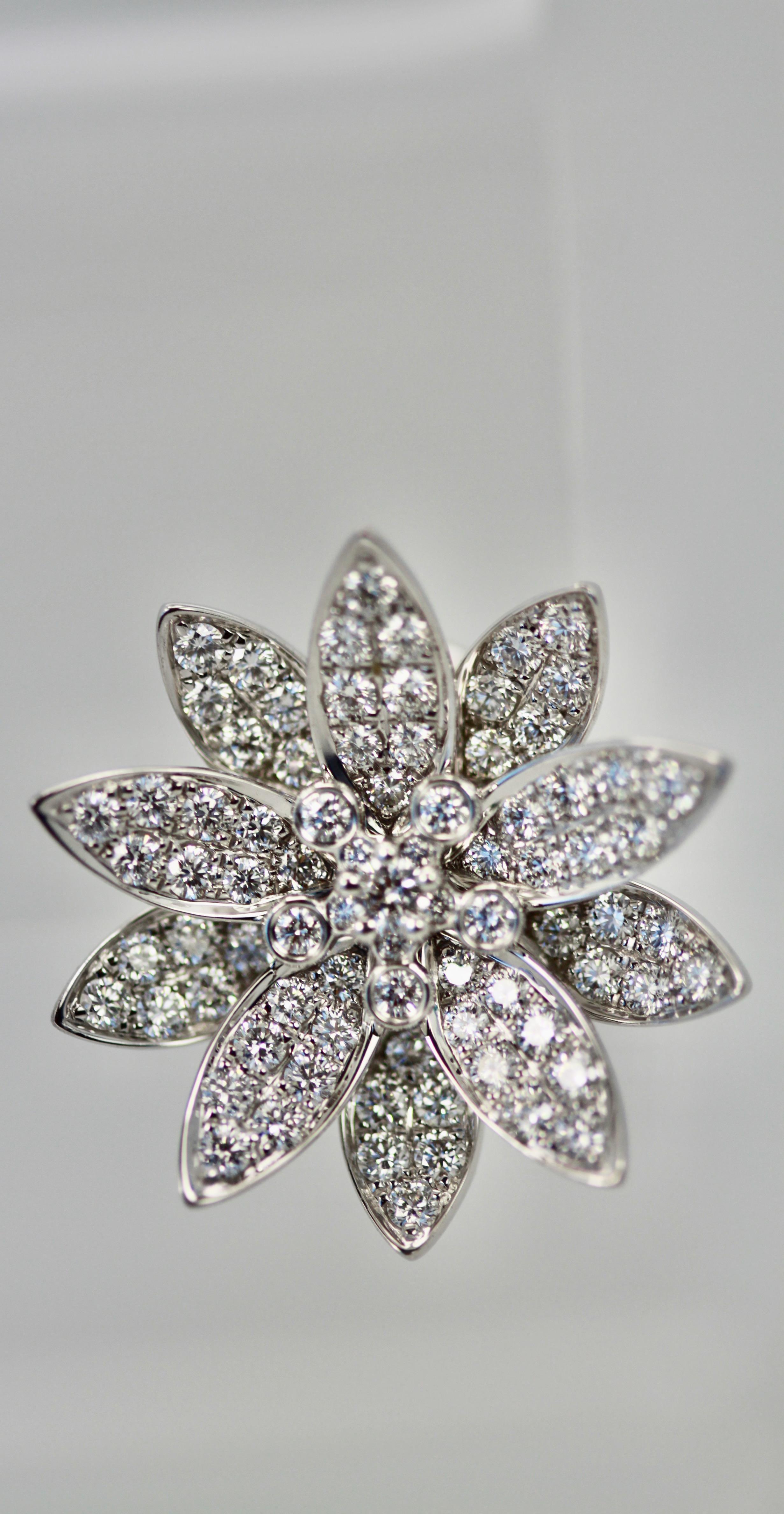 Lotus openwork pendant mini model 18K white gold, Diamond - Van Cleef &  Arpels